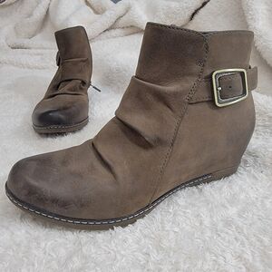 DANSKO Lia Burnished Nubuck Ruched Hidden Wedge Zip Booties Mushroom Sz 5.5/36EU